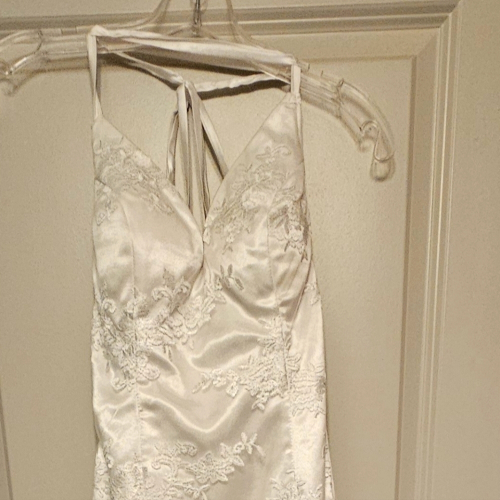 Wedding gown